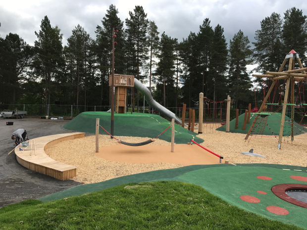 allaktivitetspark umedalen med konstgräs och fallskyddsgummi från Saltex