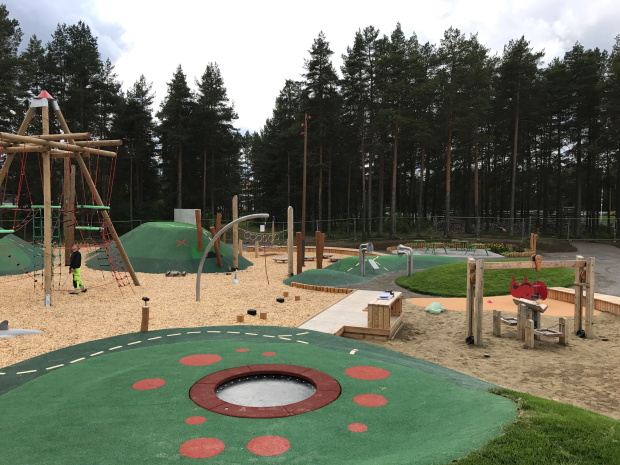 allaktivitetspark umedalen med konstgräs och fallskyddsgummi från Saltex