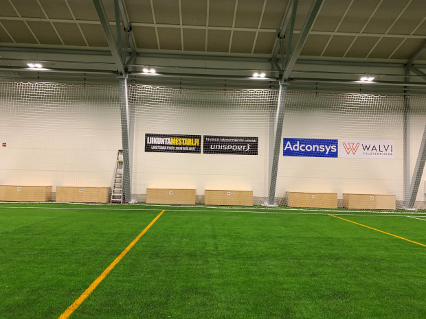 Saltex toimitti tekonurmen Valkeakosken palloilluhalliin