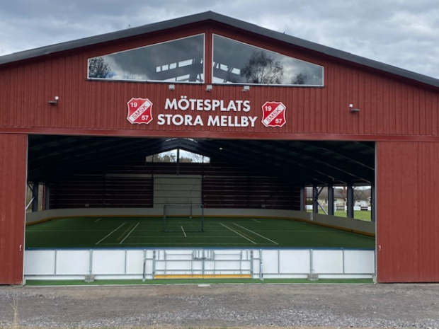multiarena med konstgräs som vintertid kan spolas till is Saltex