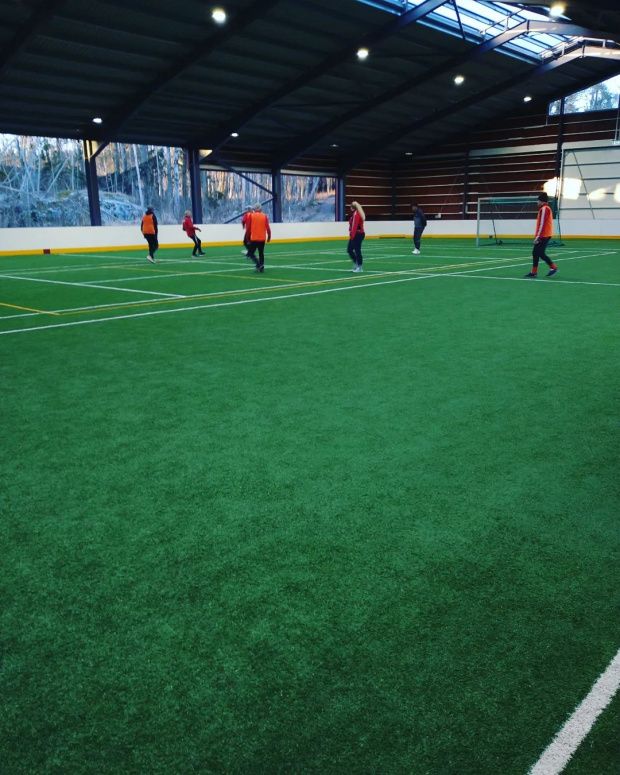 multiarena med konstgräs som vintertid kan spolas till is Saltex