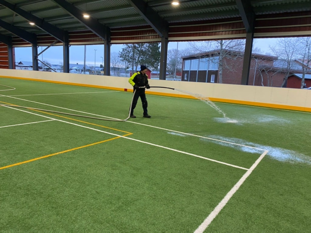 multiarena med konstgräs som vintertid kan spolas till is Saltex