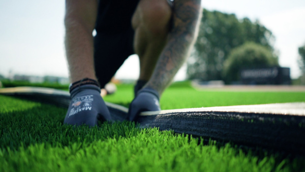Vedlikehold av kunstgressbaner saltex