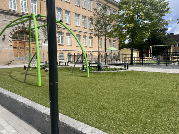 Ånässkolan, anläggning av hybridgräs play2play unilawn hybrid, Saltex Sports & Play