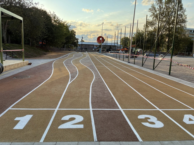 eleonoraskolan hallunda skolgård konstgräs gummiasfalt lek o aktivitet saltex