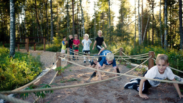 motorikbana/hinderbana i trä från saltex