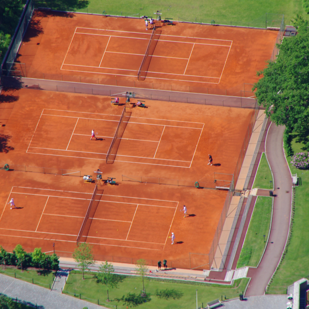 installation av claytech hybrid tennisbana unisport