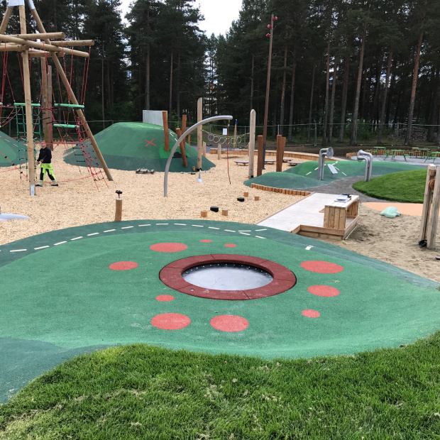 allaktivitetspark umedalen med konstgräs och fallskyddsgummi från Saltex