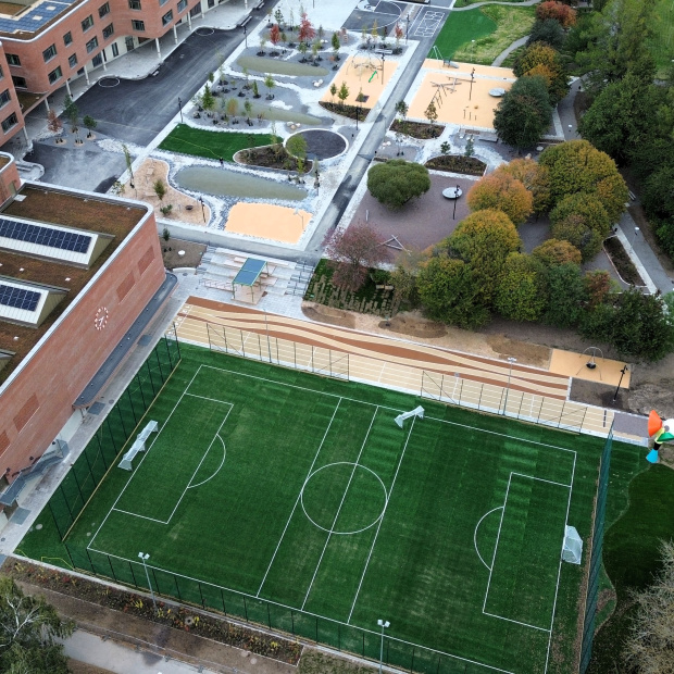 eleonoraskolan hallunda skolgård konstgräs gummiasfalt lek o aktivitet saltex