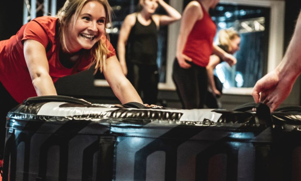 friskis obstacle course konstgräs till gym och träningsanläggnignar från Saltex